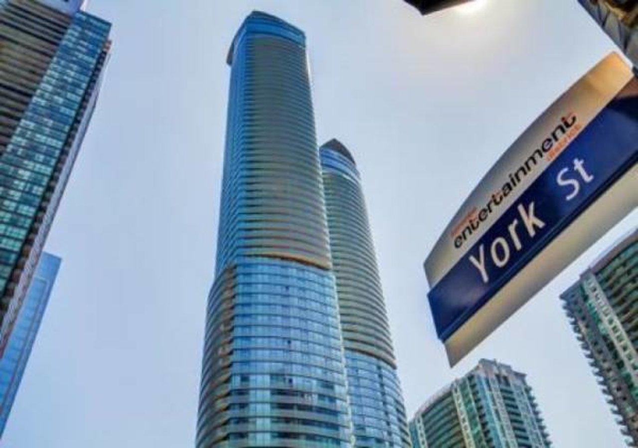 Eg Suites - York St Condos Cn Tower Apartment