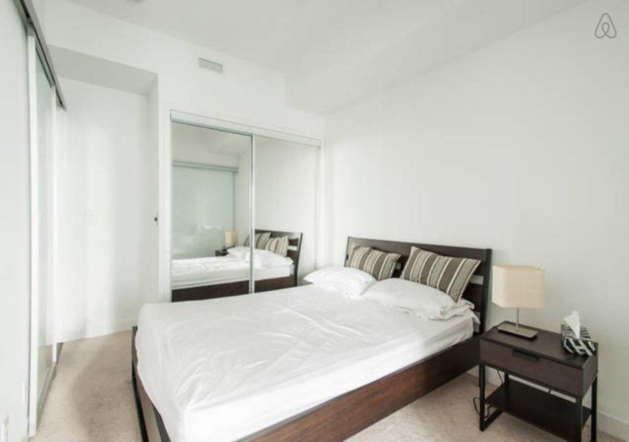 Eg Suites - York St Condos Cn Tower Toronto