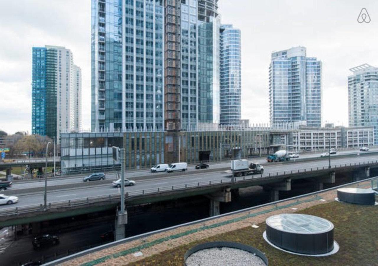 Eg Suites - York St Condos Cn Tower *