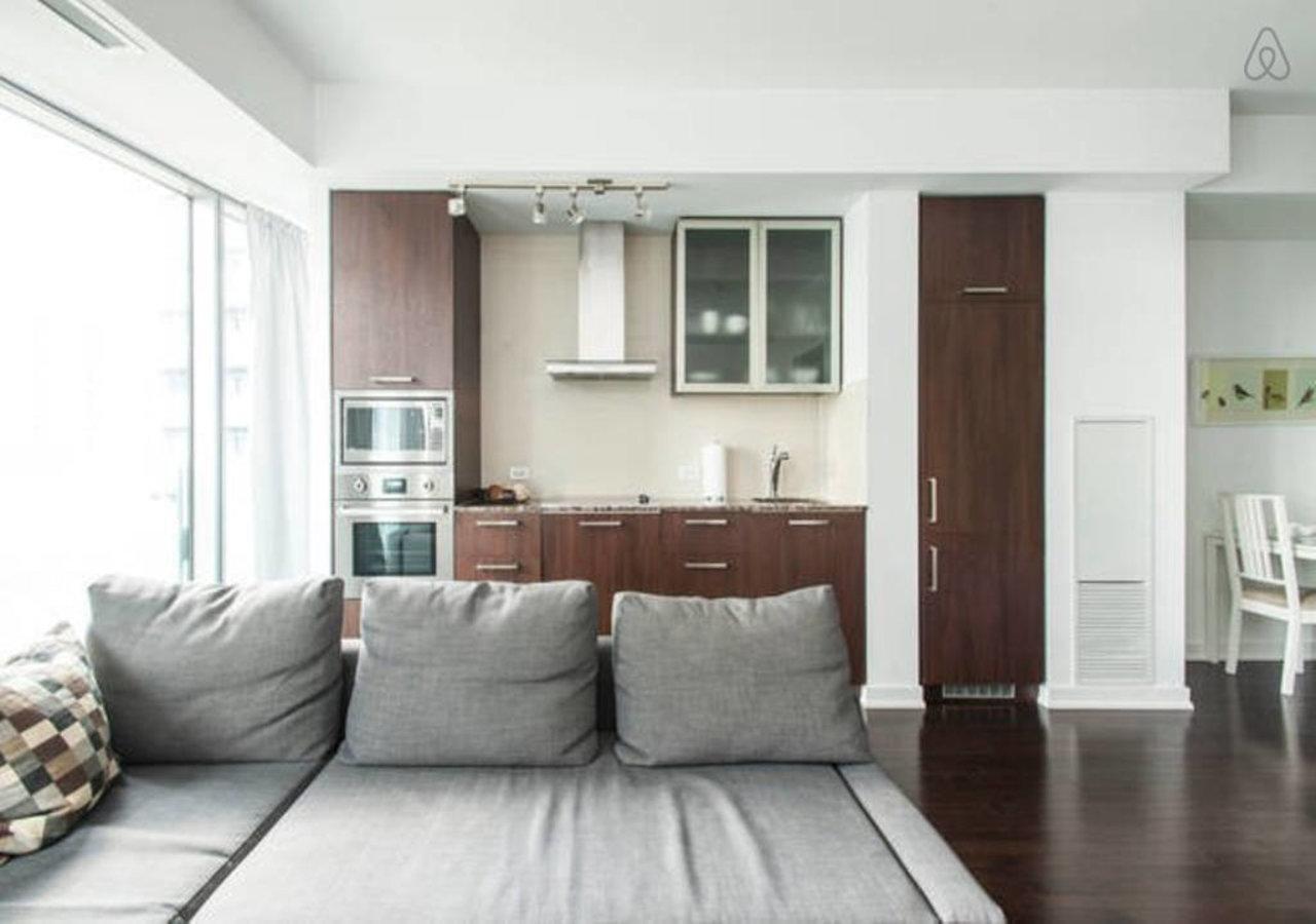Eg Suites - York St Condos Cn Tower