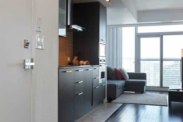 Condo Downtown, Cn Tower, Financial District