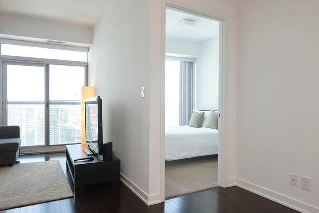 Condo Downtown, Cn Tower, Financial District Apartment *