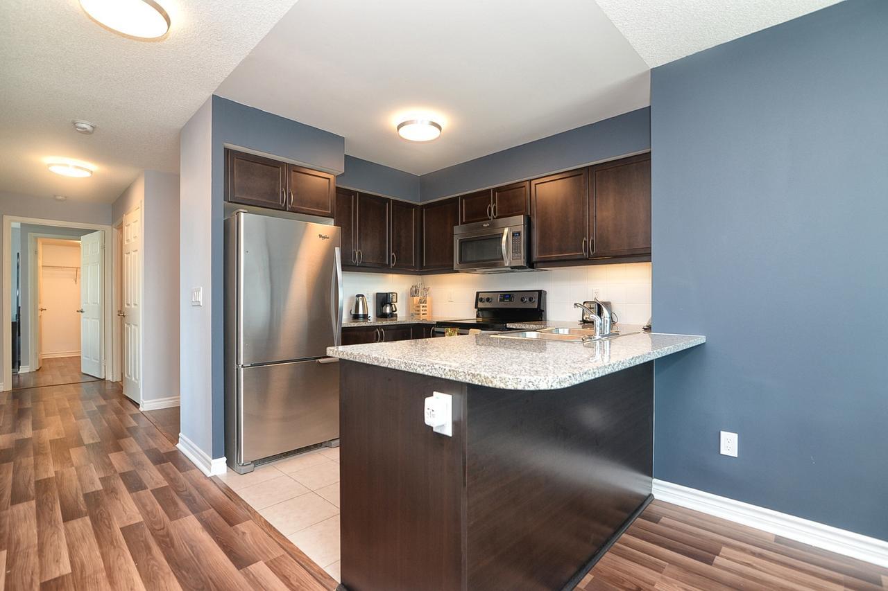 Napa Furnished At Cn Tower & Maple Leaf Square Apartment