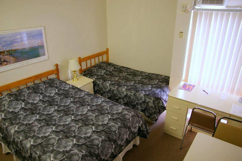 The Alexandra Hotel 2*