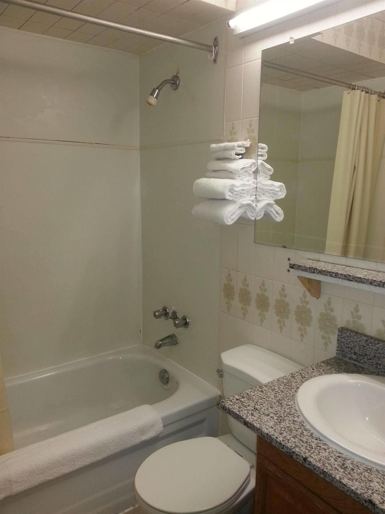 Motel Queensway *