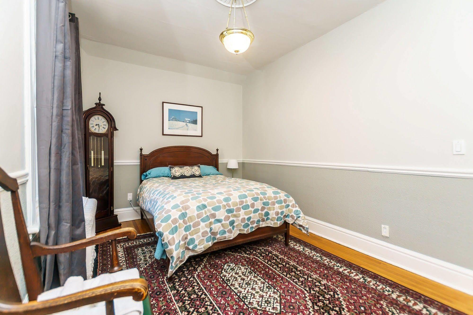 Elliott House Bed & Breakfast 3*