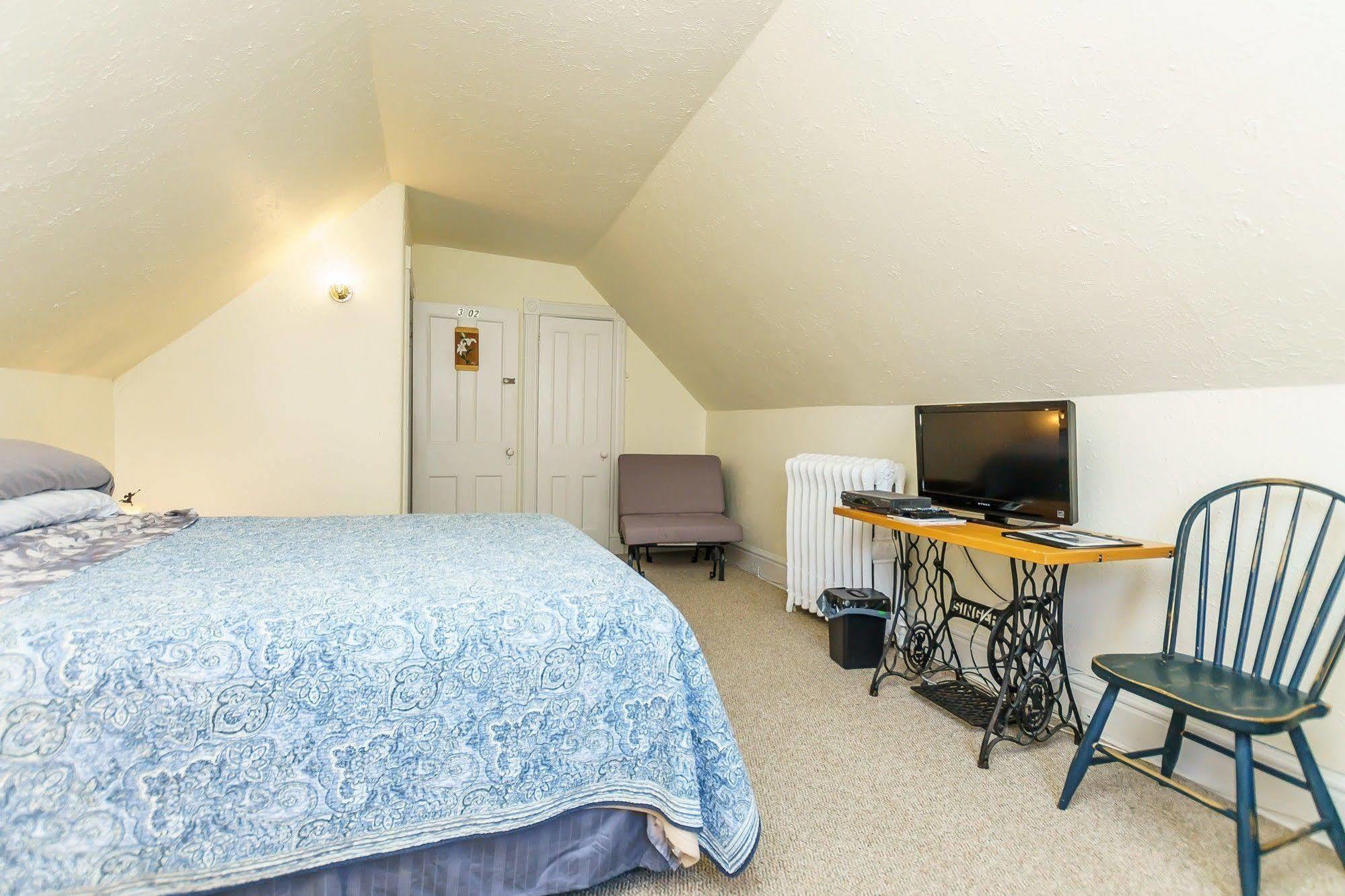Elliott House Bed & Breakfast Toronto