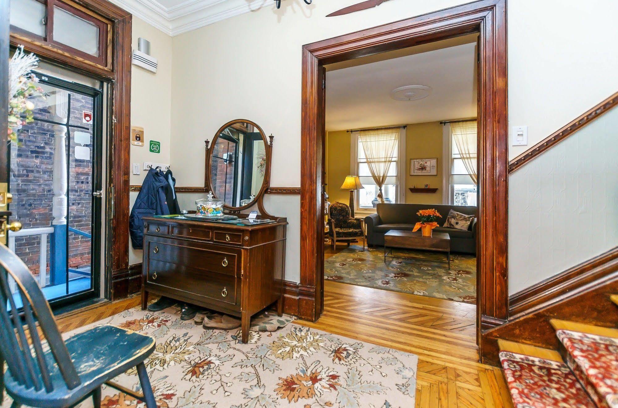 Elliott House Bed & Breakfast Toronto