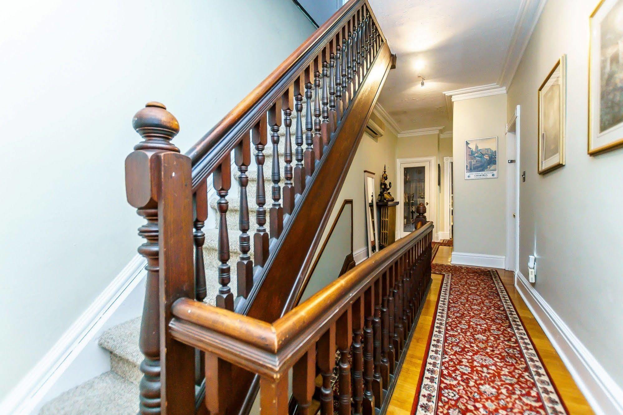 Bed & Breakfast Elliott House Toronto