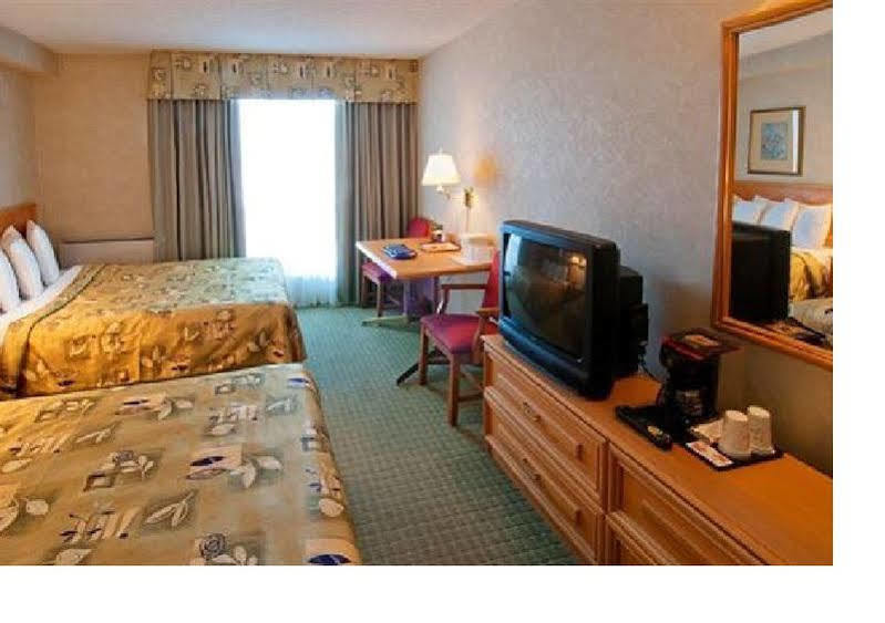 Hotel Four Points By Sheraton Airport East 3*