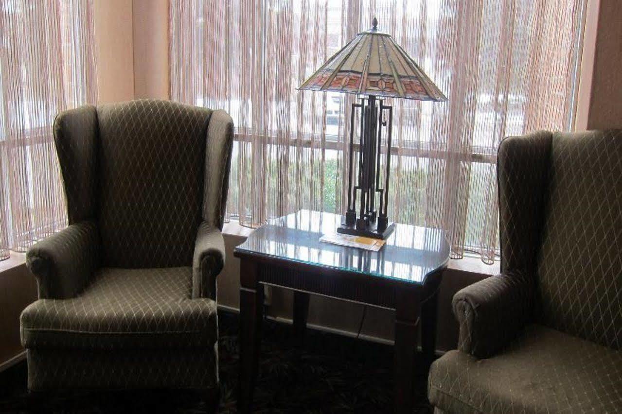 Hotel Four Points By Sheraton Airport East 3*
