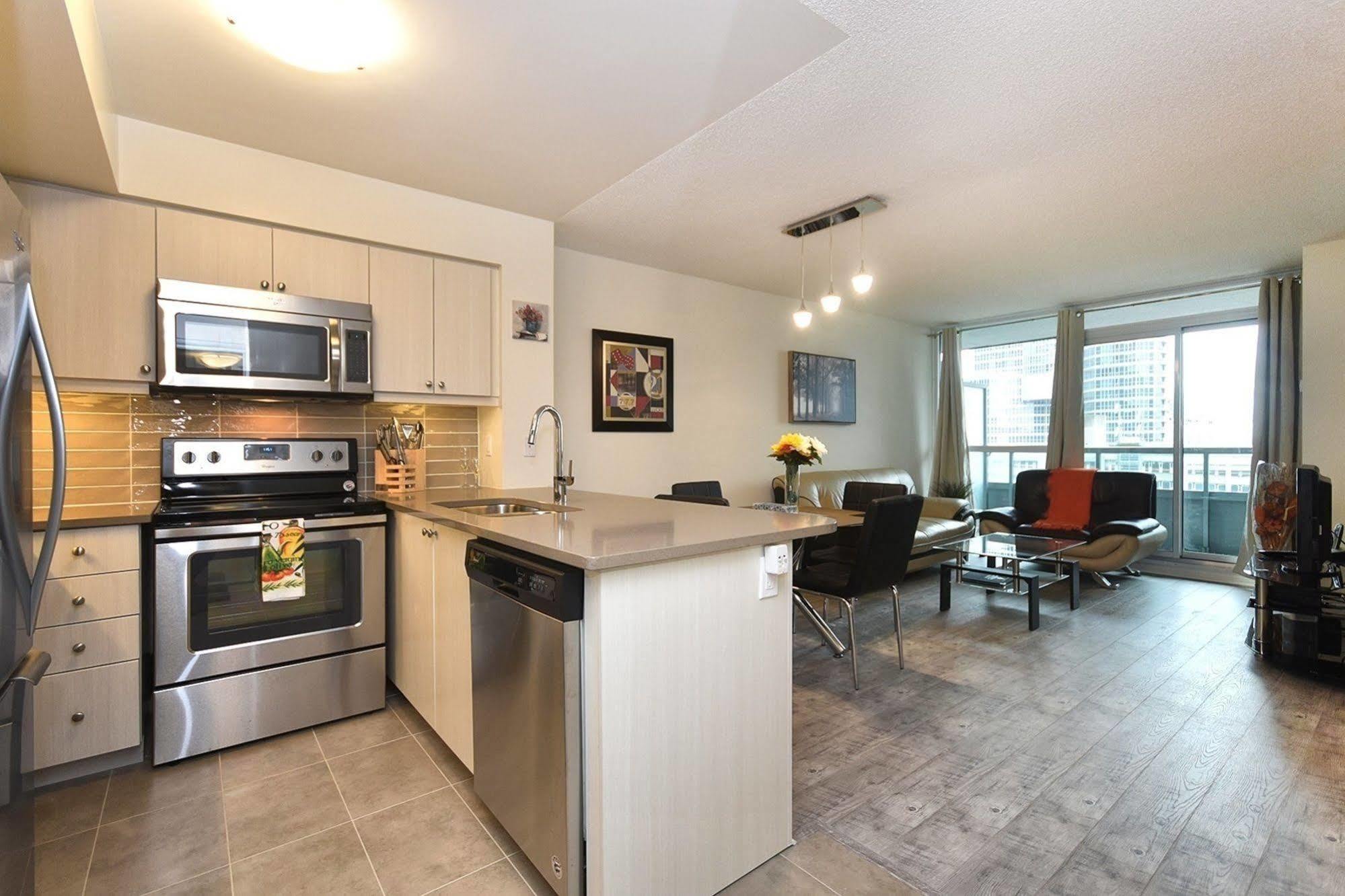 Napa Furnished At Cn Tower & Maple Leaf Square Apartment