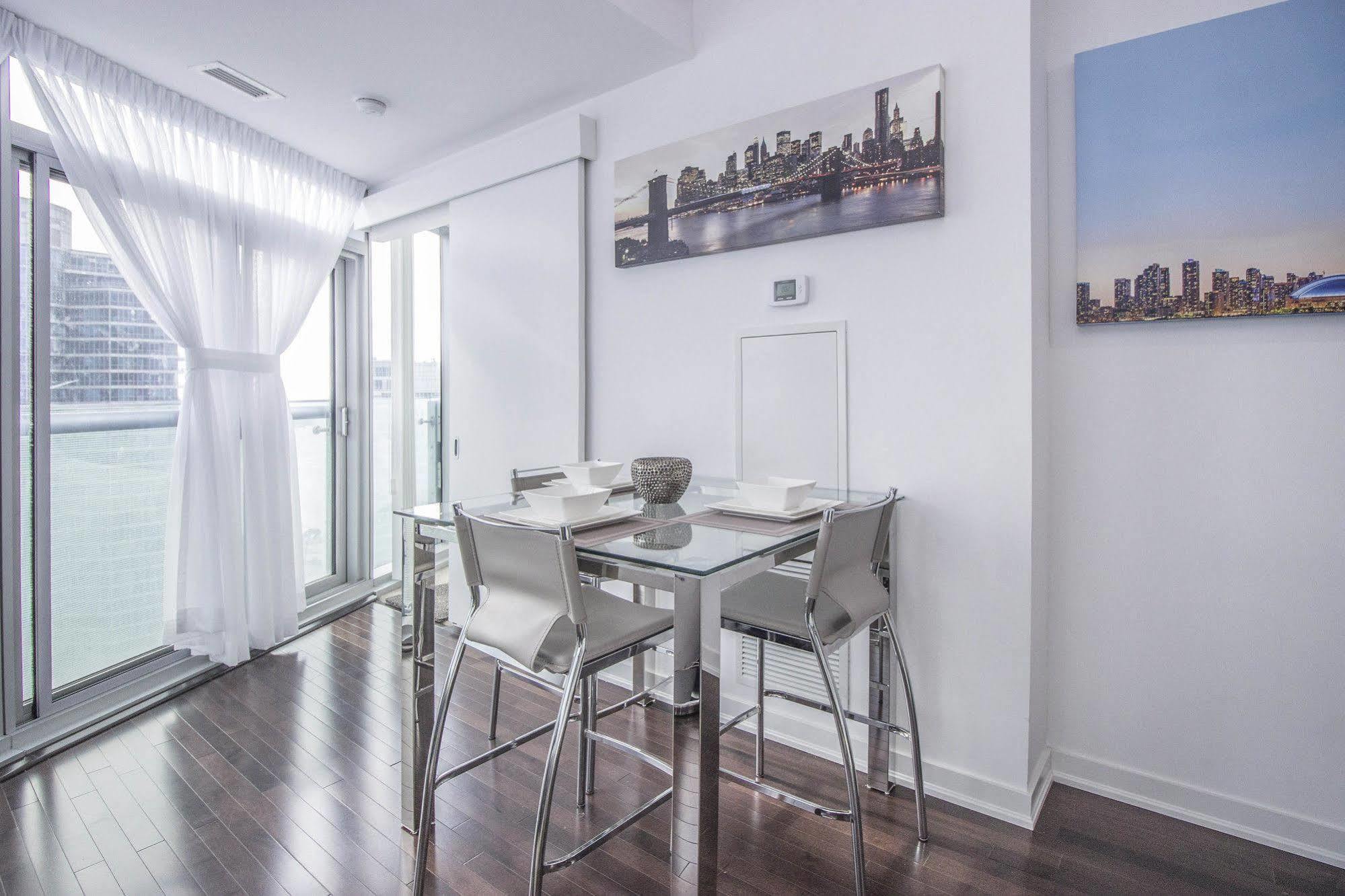 Hotel Atlantis Furnished - York Street Toronto