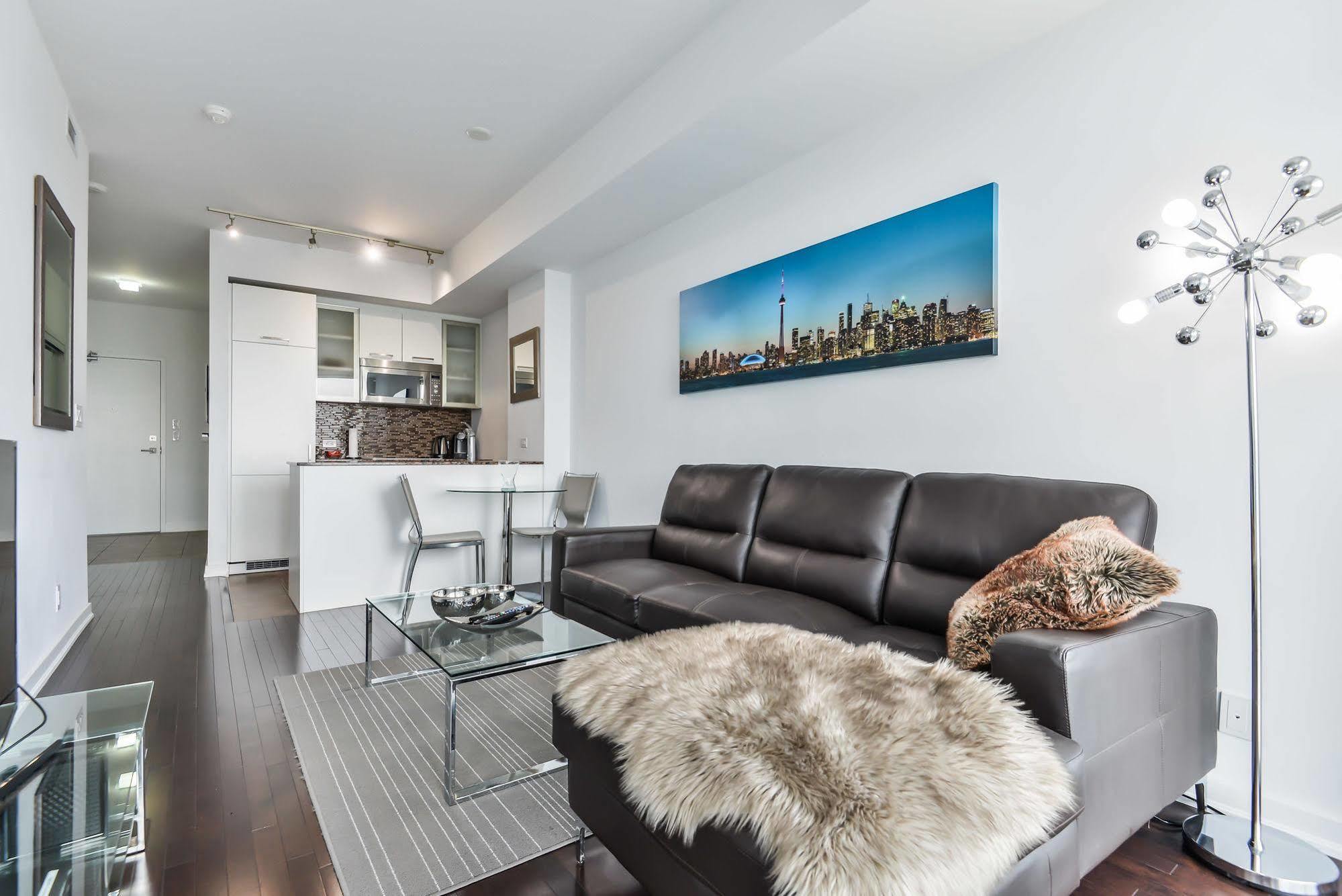 Hotel Atlantis Furnished - York Street Toronto