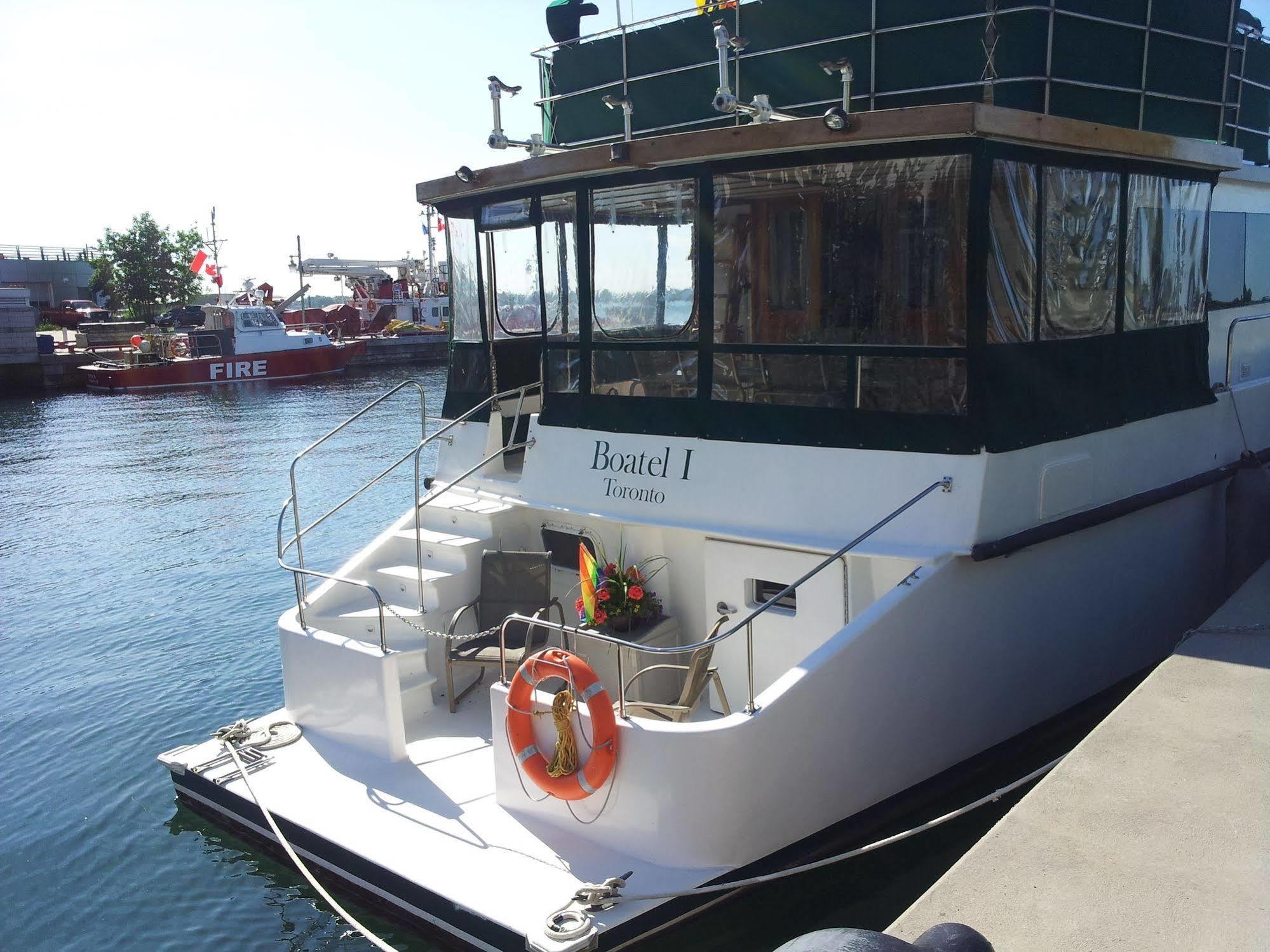 Bed & Breakfast Making Waves Boatel 3*
