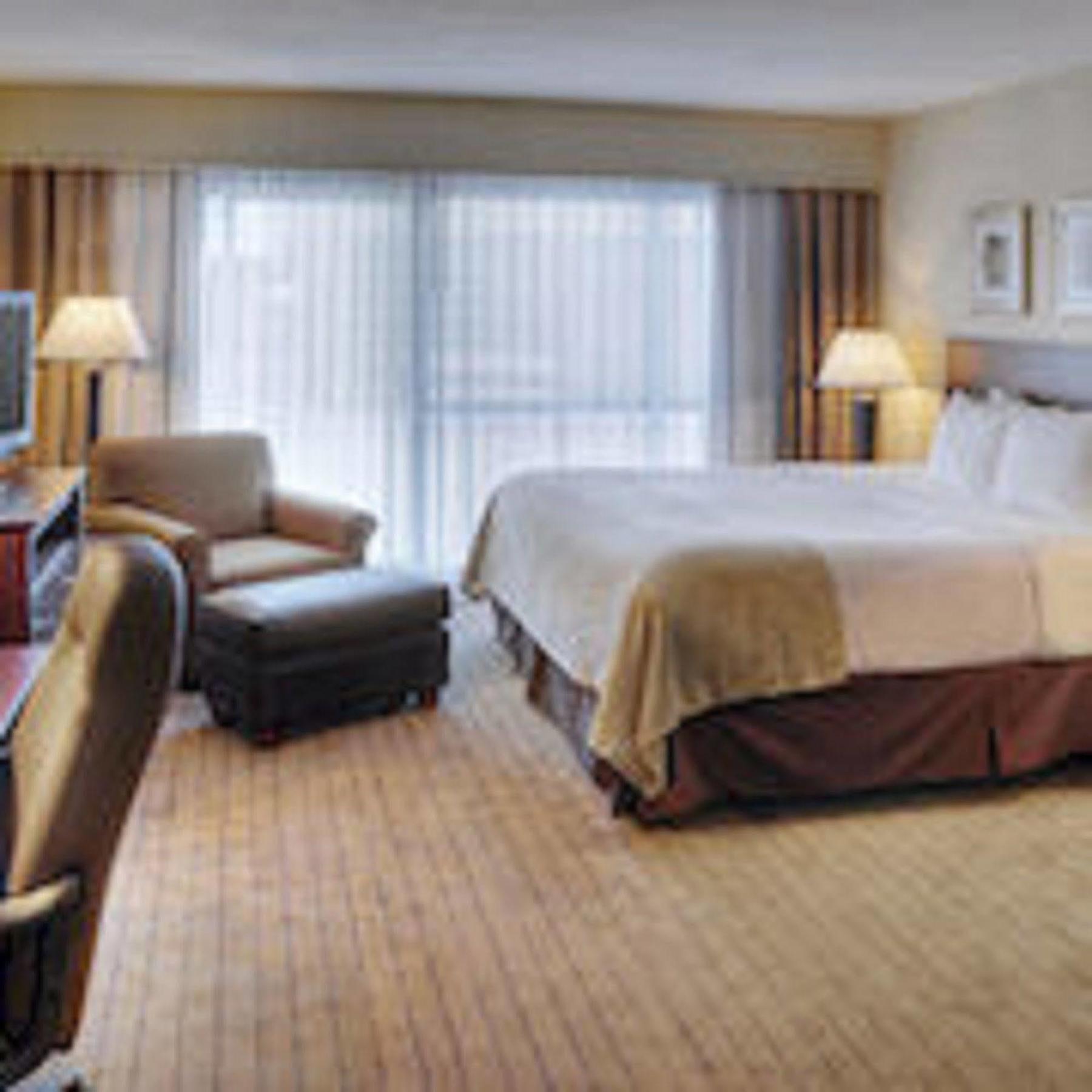 Airport East By Ihg Toronto