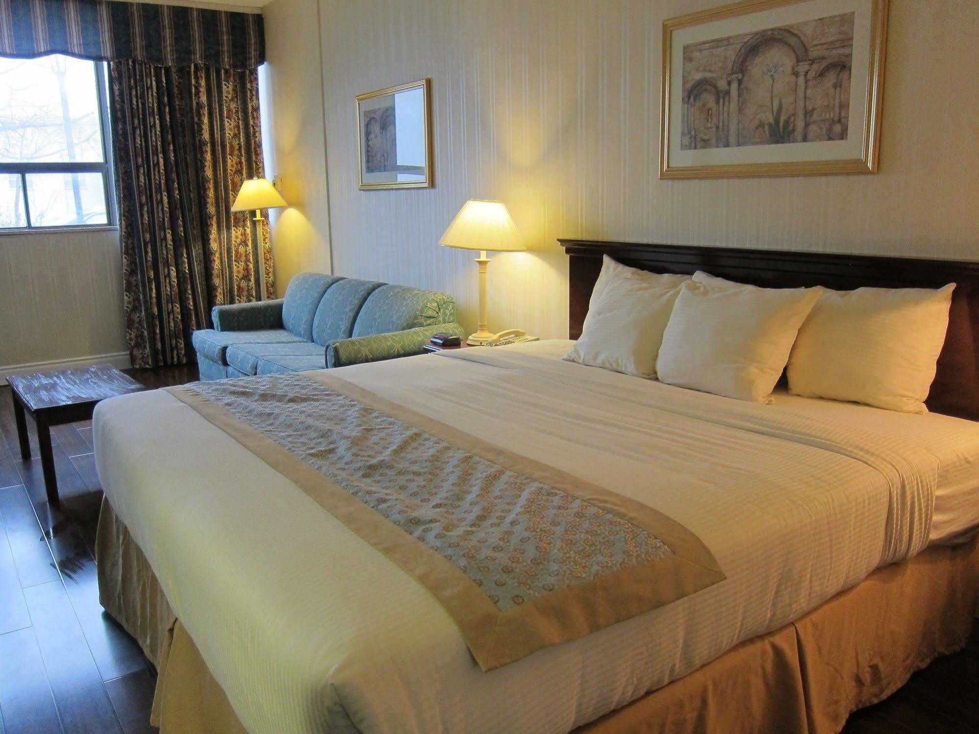 Plaza Airport 3*