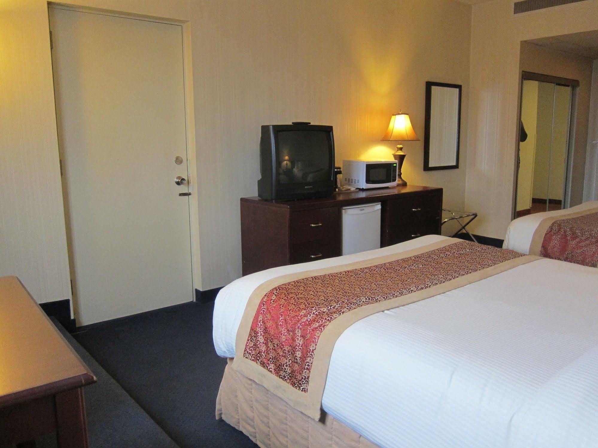 Plaza Airport Hotel