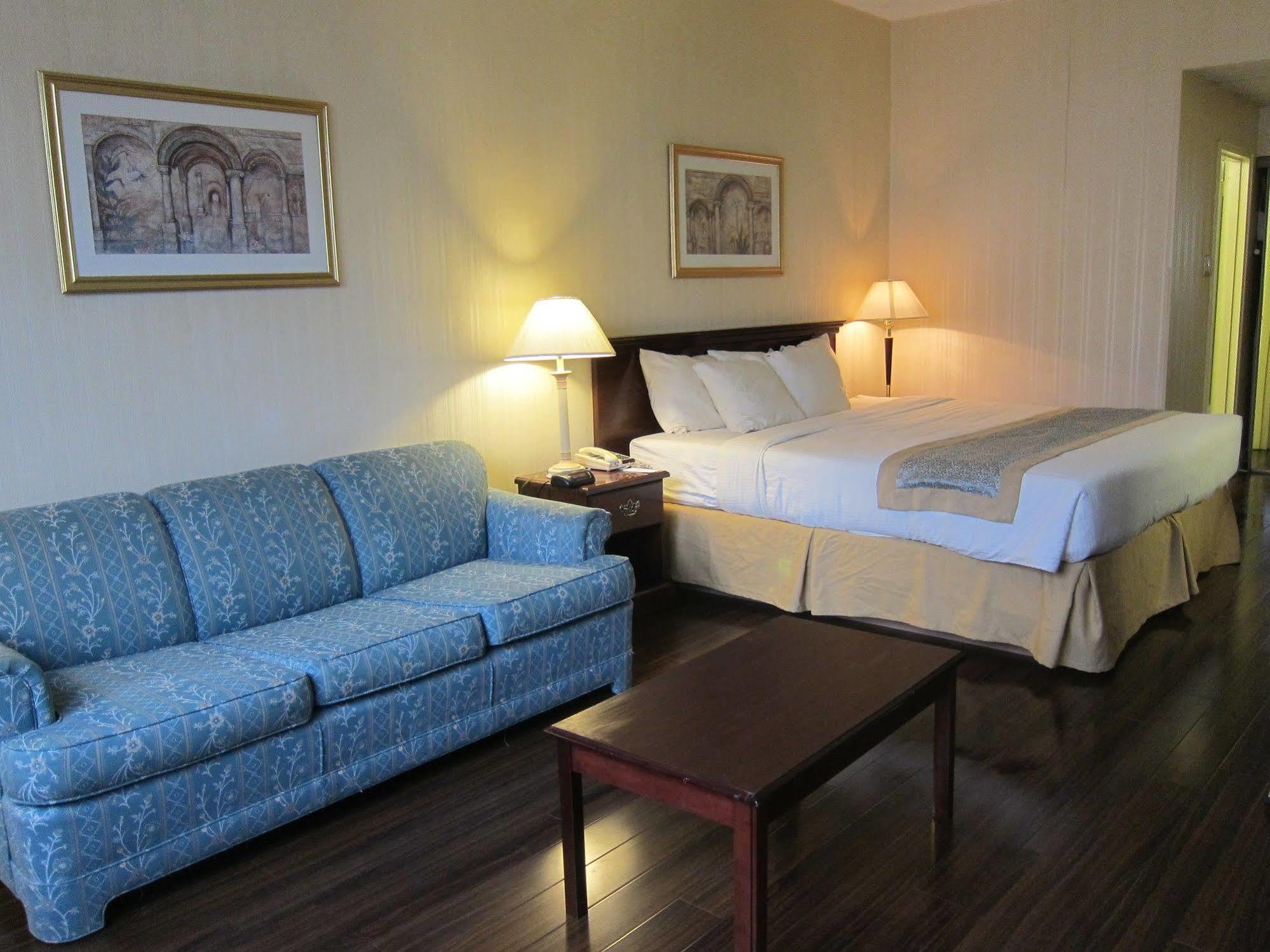 Hotel Plaza Airport 3*