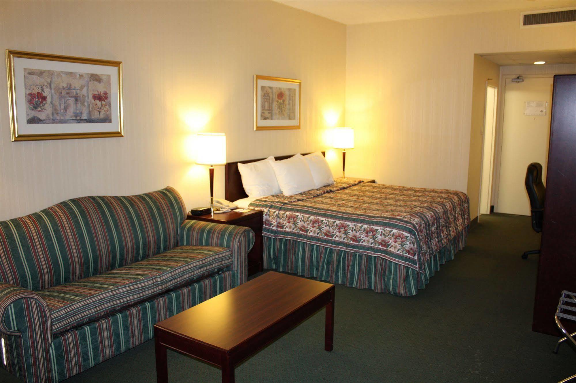 Hotel Plaza Airport