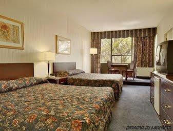 Plaza Airport Hotel 3*
