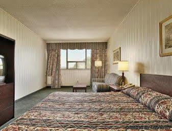 Hotel Plaza Airport Toronto