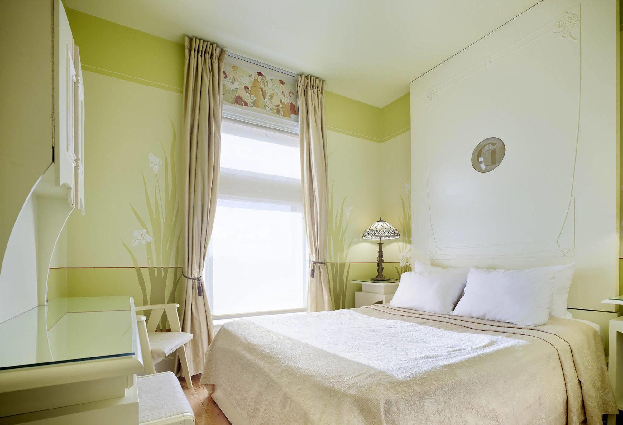 Hotel Gladstone House