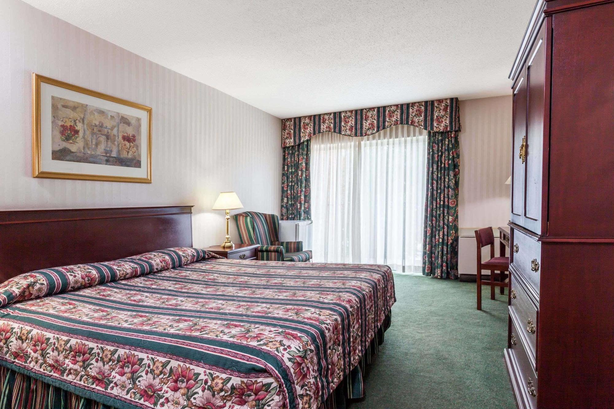East Hotel Toronto