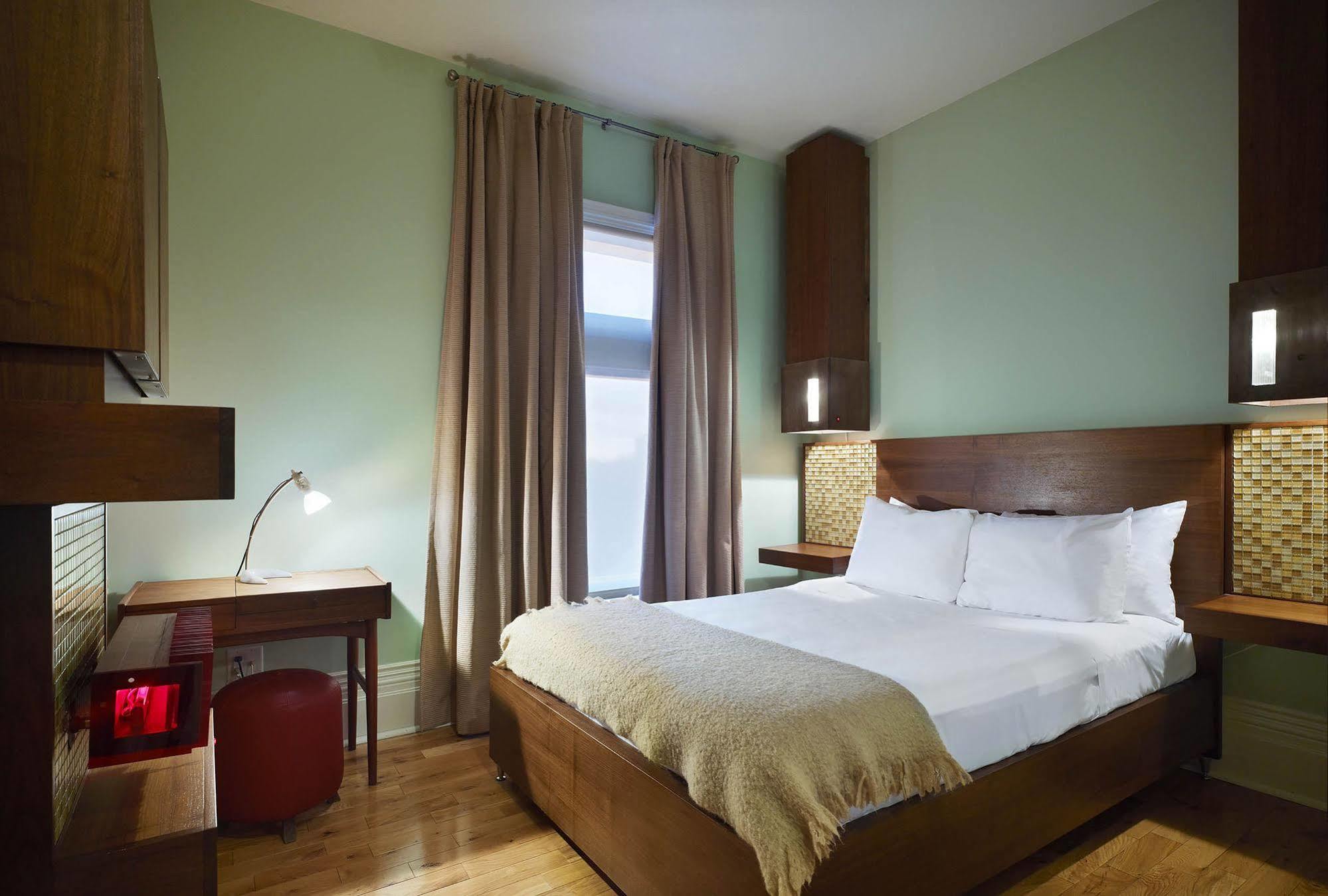 Hotel Gladstone House 4*