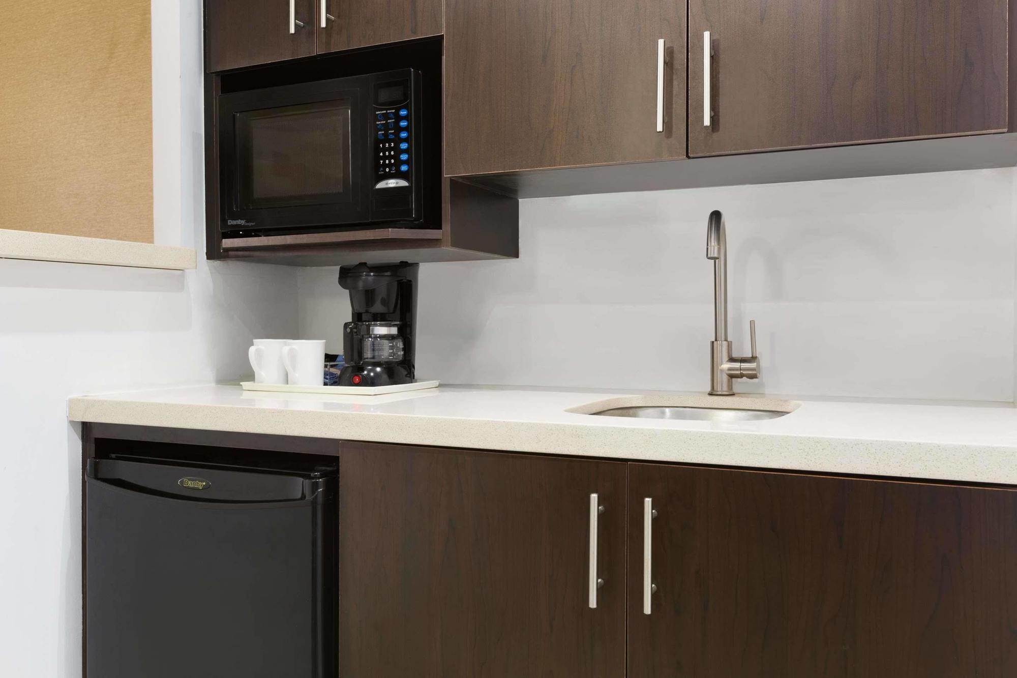 Travelodge By Wyndham East 2* Toronto