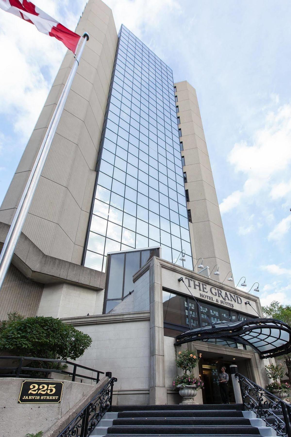 Grand & Hotel