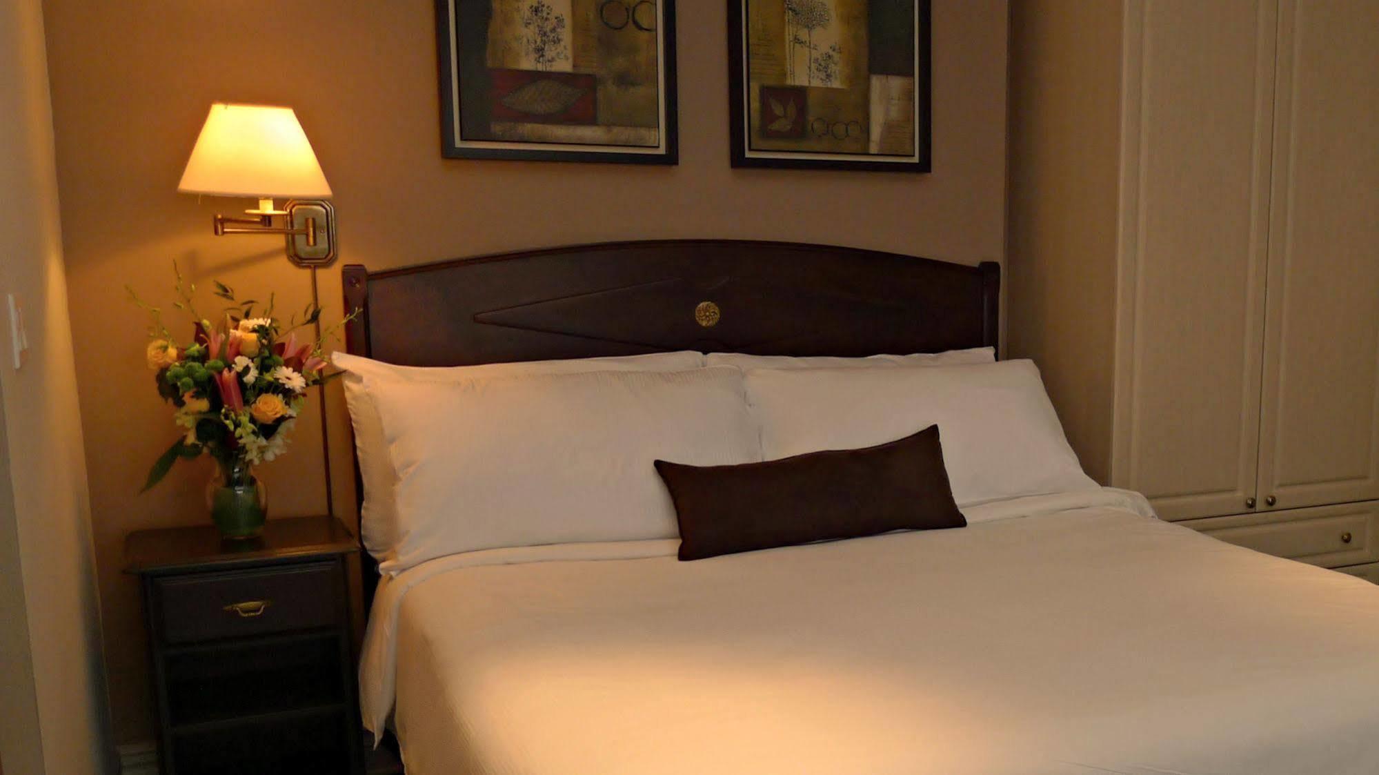 Hotel Grand & Toronto