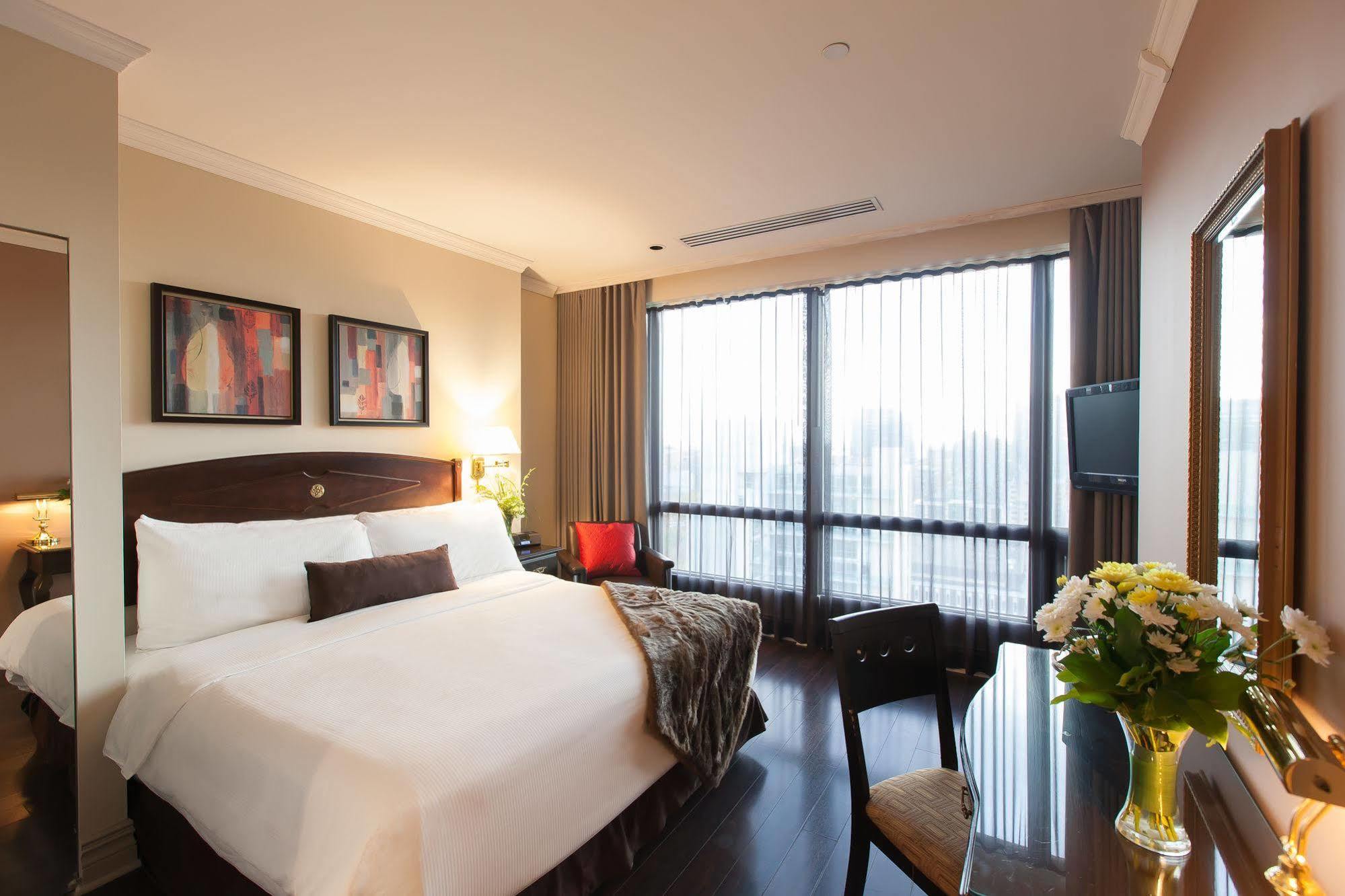 Grand & 4* Toronto