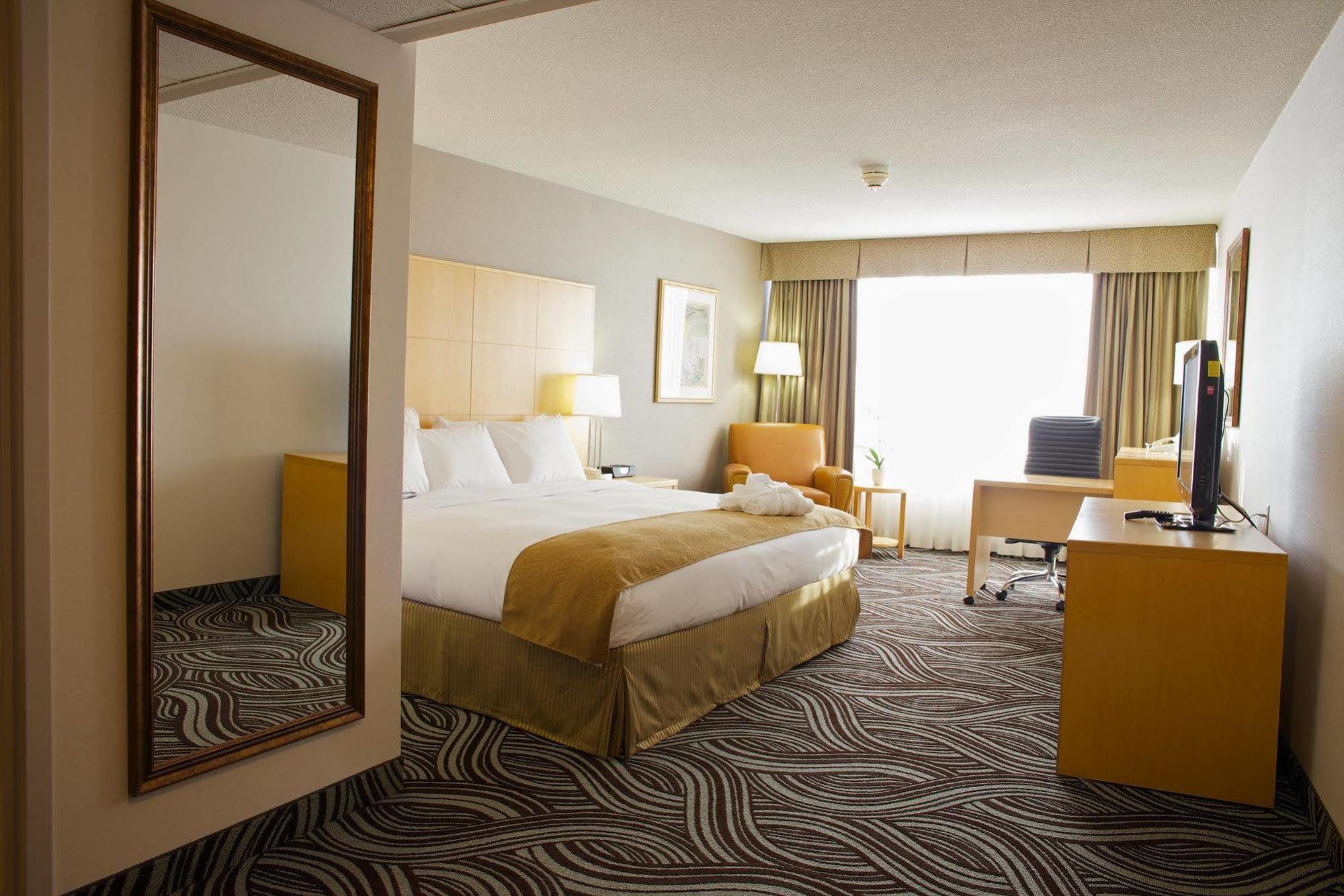 Radisson East Hotel 3*