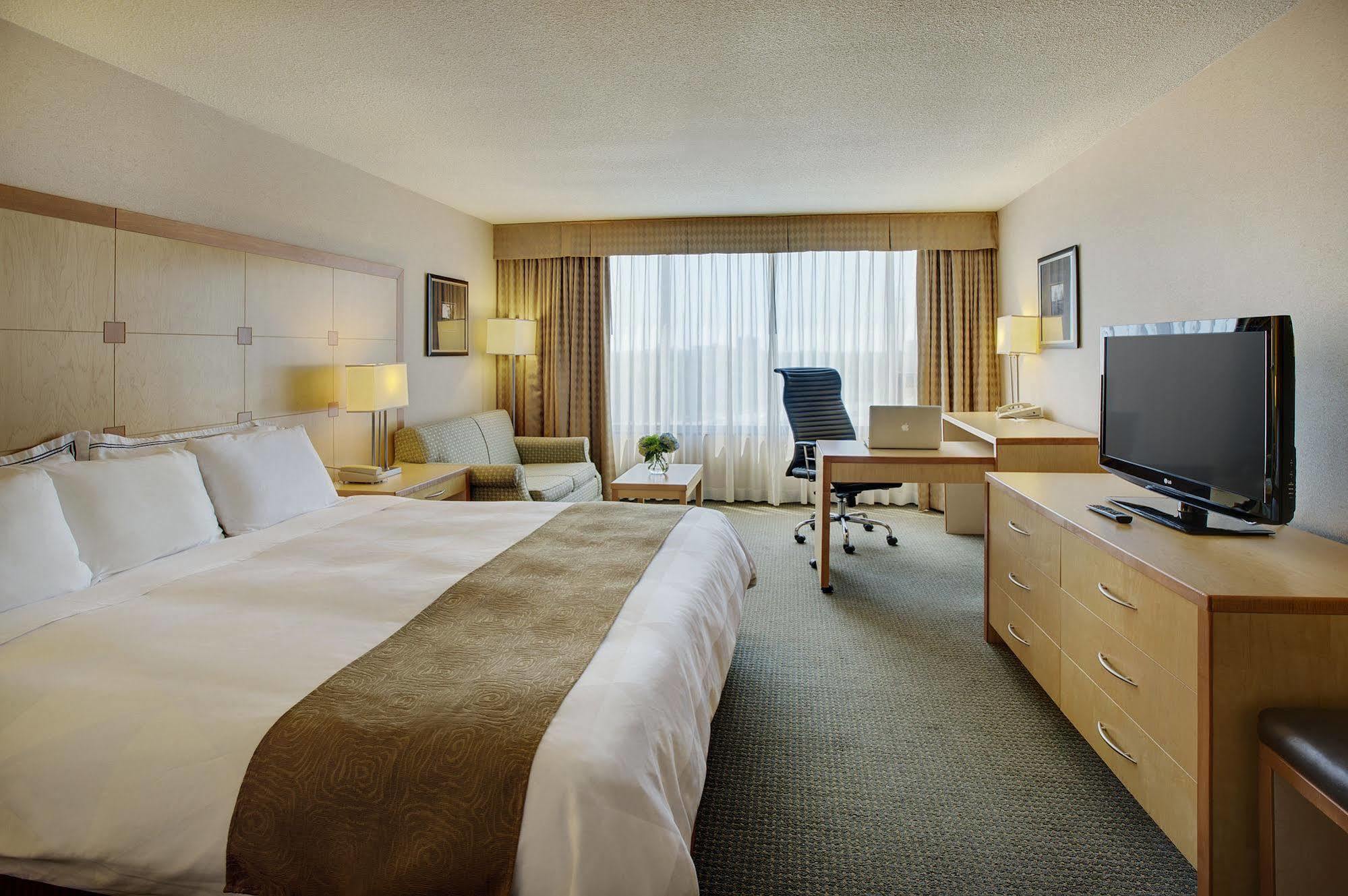 Radisson East 3* Toronto