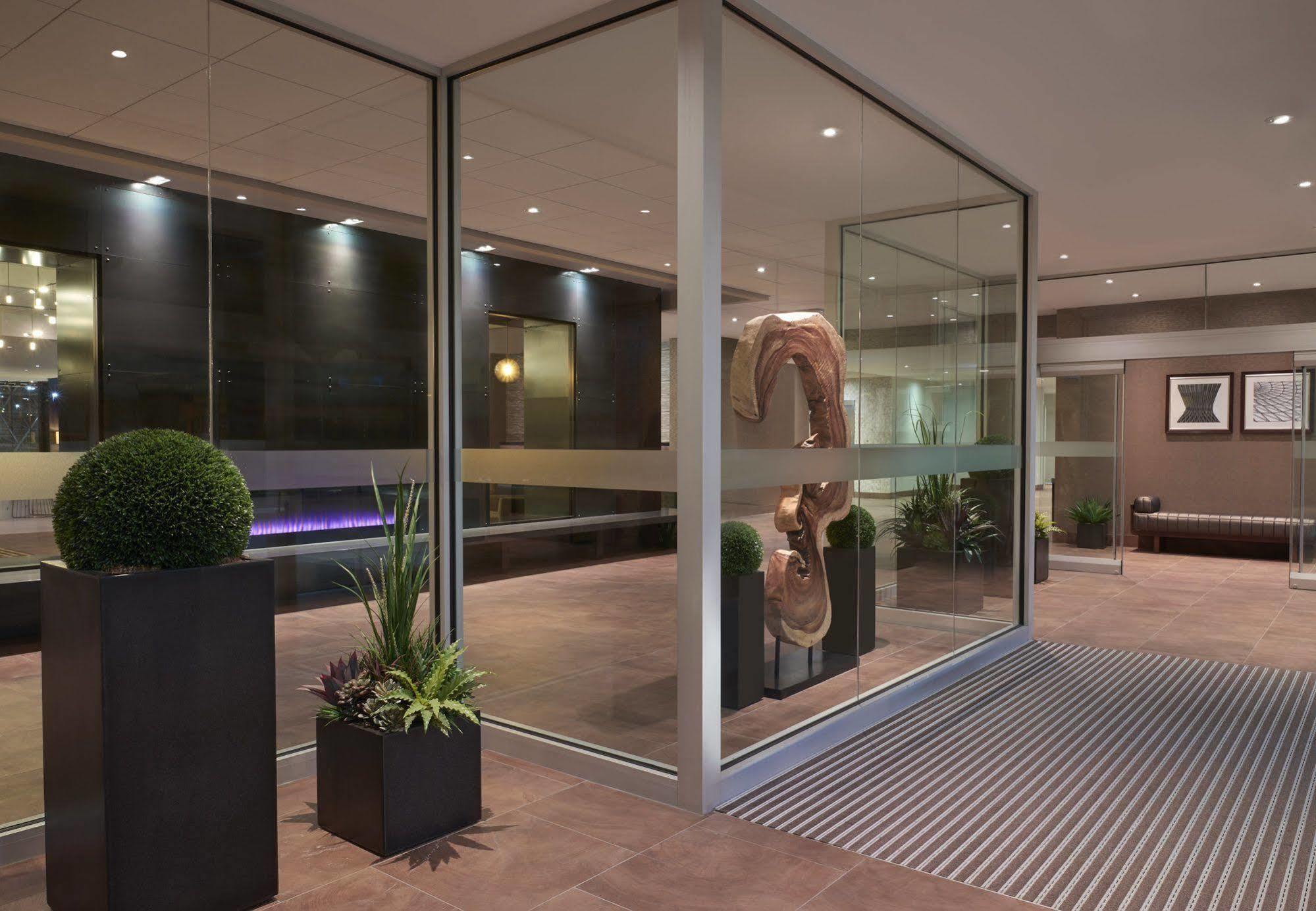Airport Marriott Hotel 4*
