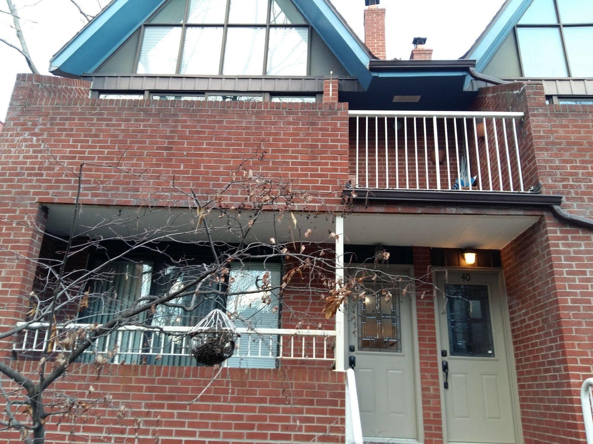 Furnished Living- Pembroke Apartment *