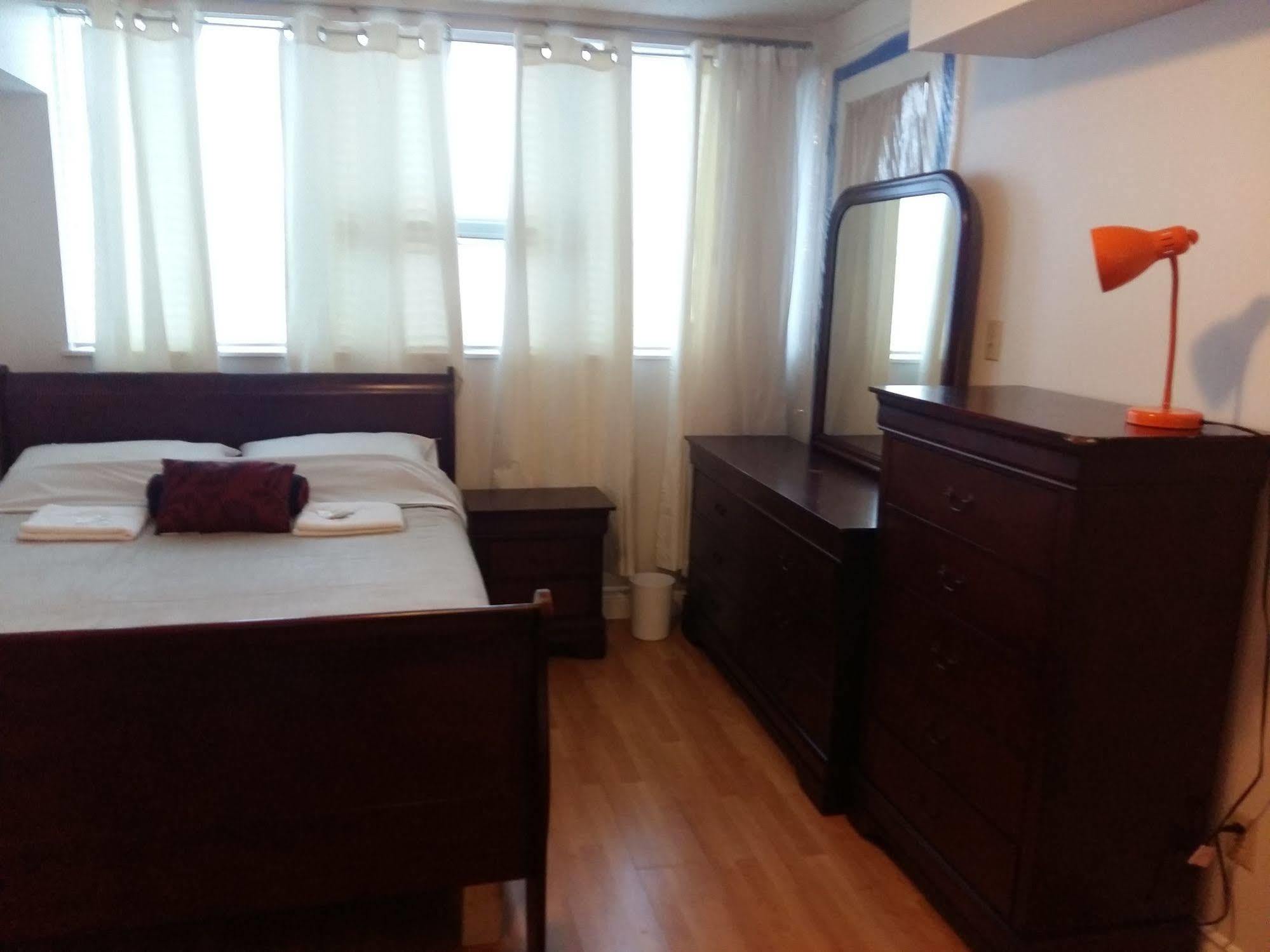 Furnished Living- Pembroke Apartment *