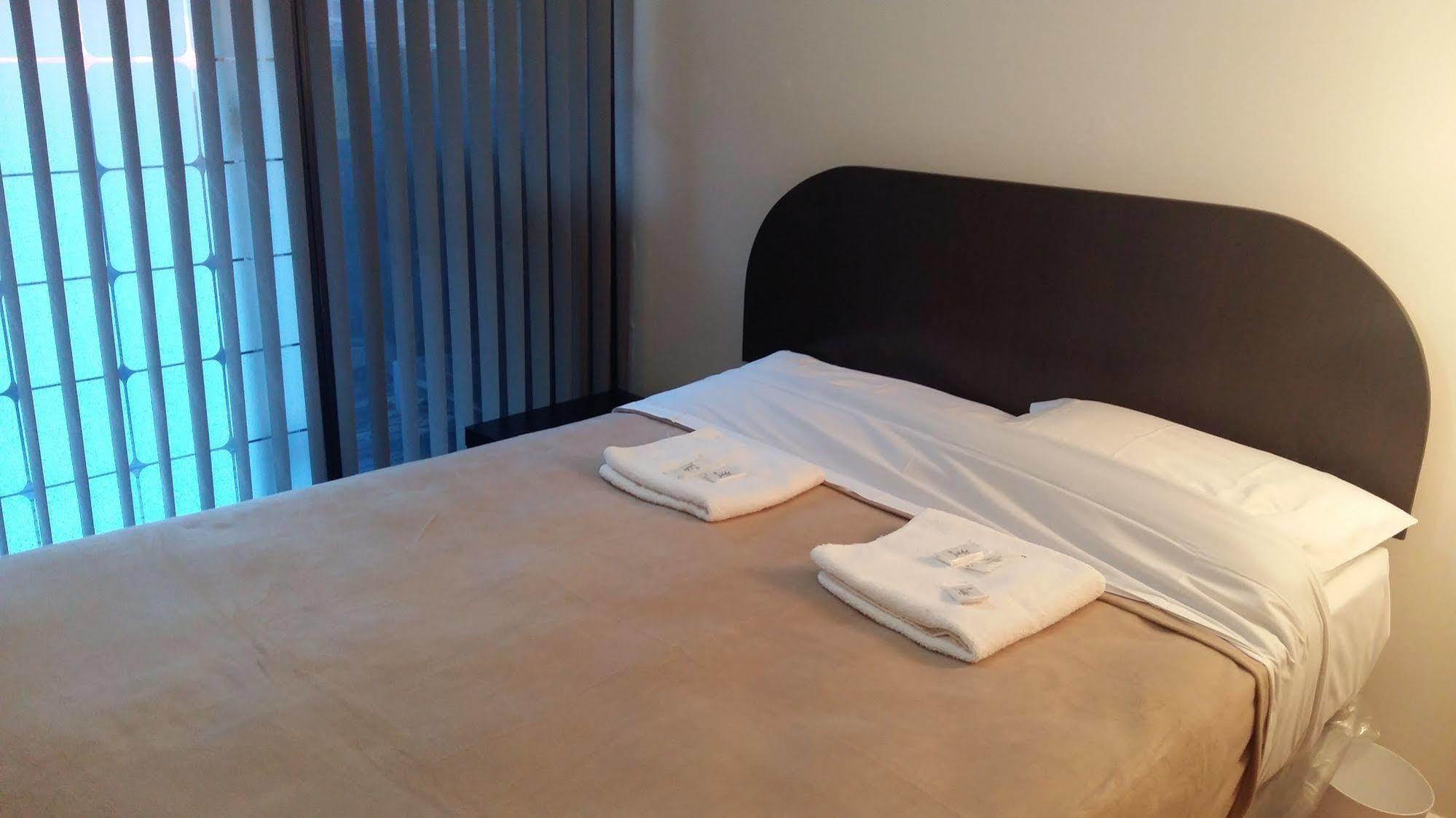 Apartment Furnished Living- Pembroke *