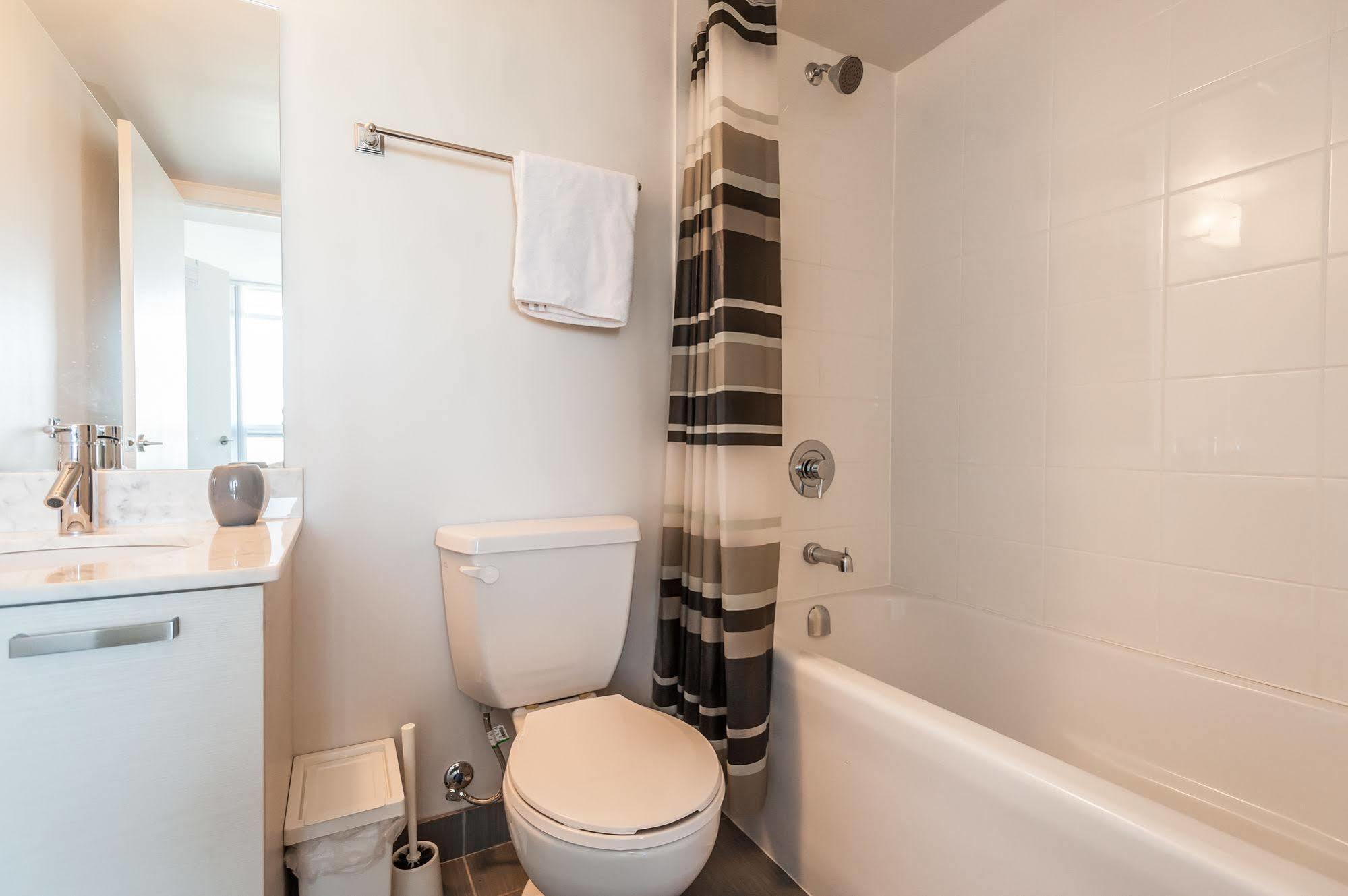 Apartment Soho 2 Bed | 2 Bath Cn Tower View