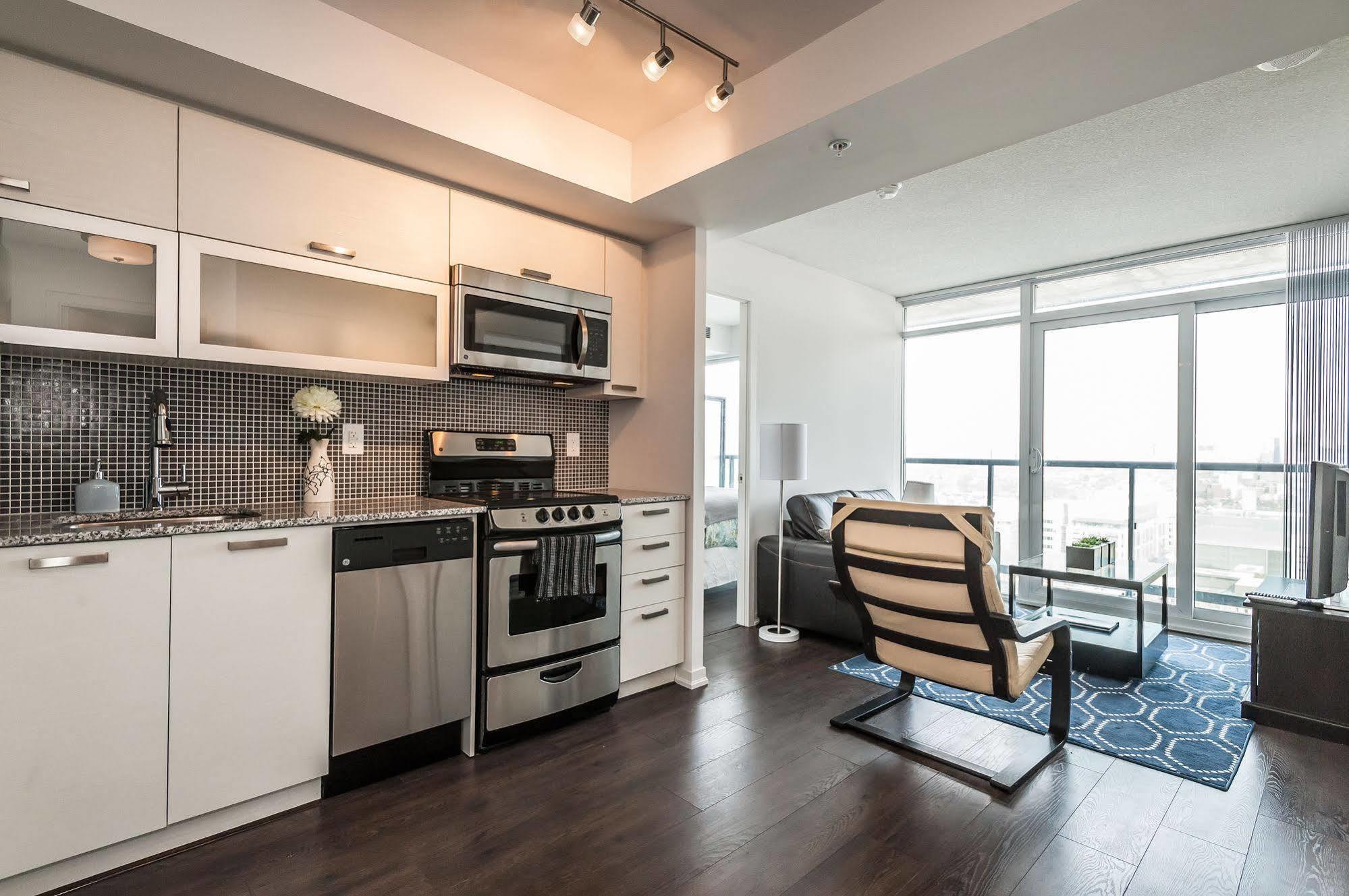 Soho 2 Bed | 2 Bath Cn Tower View