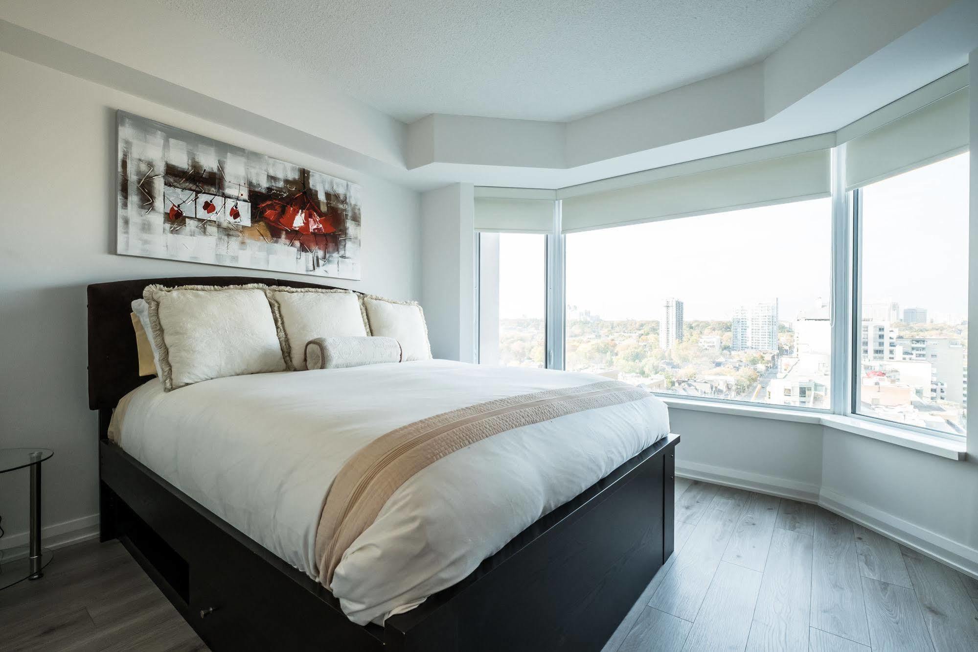 Quickstay - Luxury Executive In Yorkville Apartment