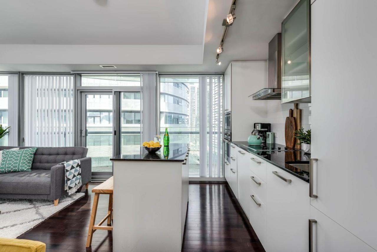Applewood Financial District Cn Tower Apartment