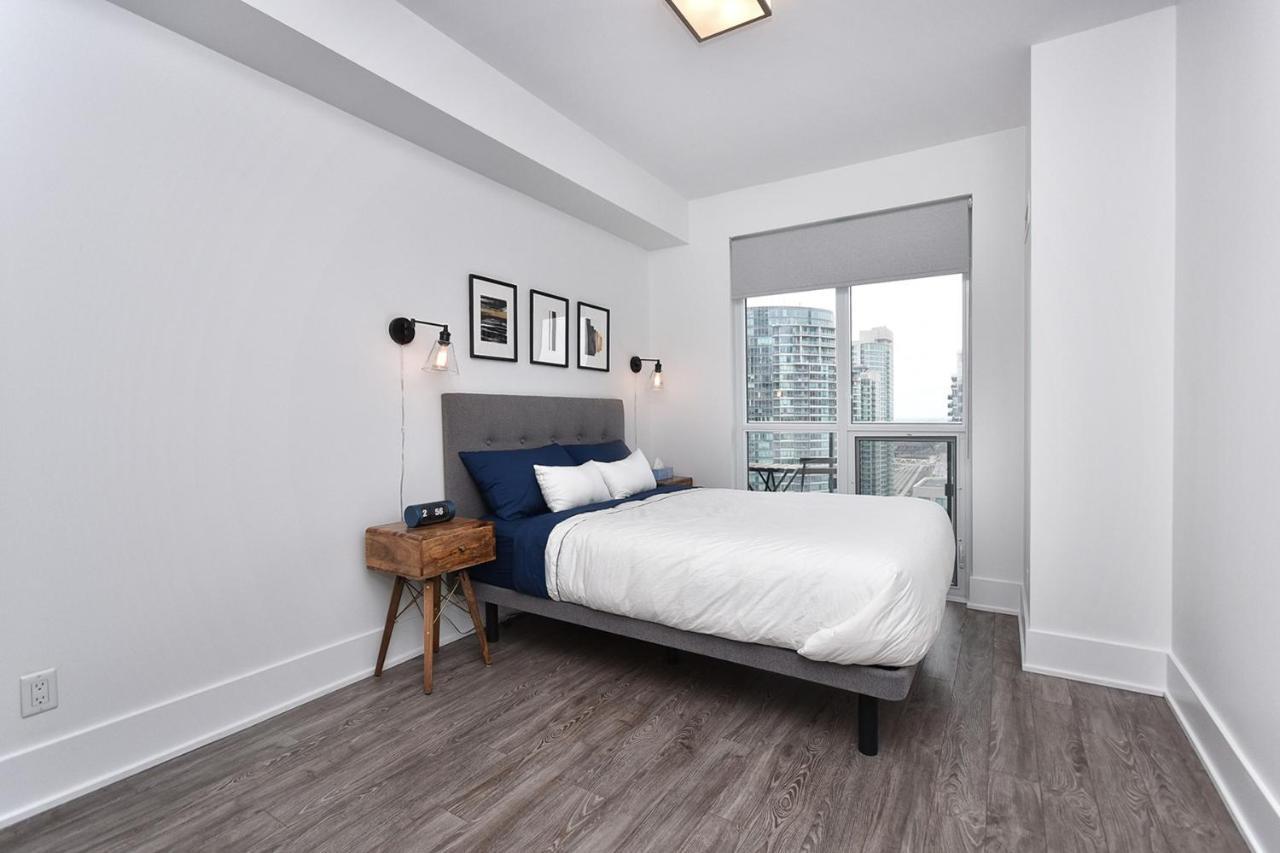 Applewood - Front Street West Hotel 3*