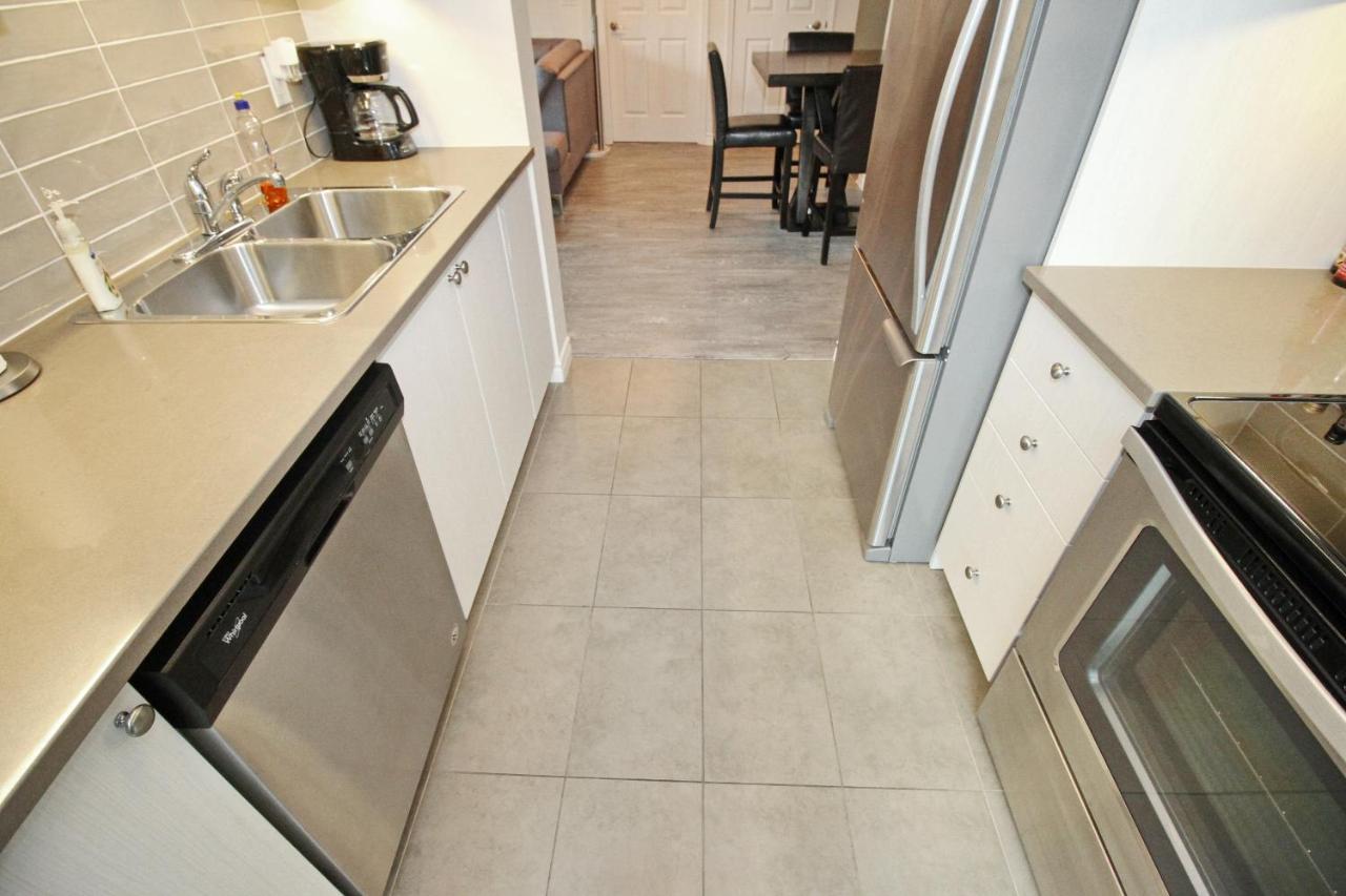 Luxury 3 Bedroom Dt Toronto, On, Canada *