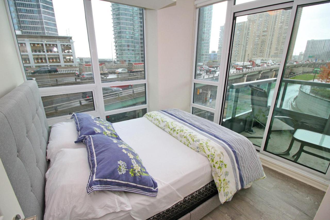 Apartment Luxury 3 Bedroom Dt Toronto, On, Canada