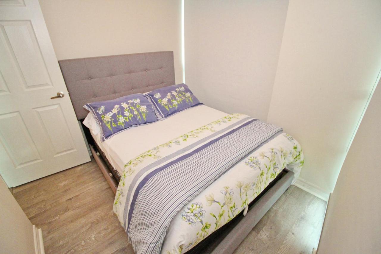 Apartment Luxury 3 Bedroom Dt Toronto, On, Canada *