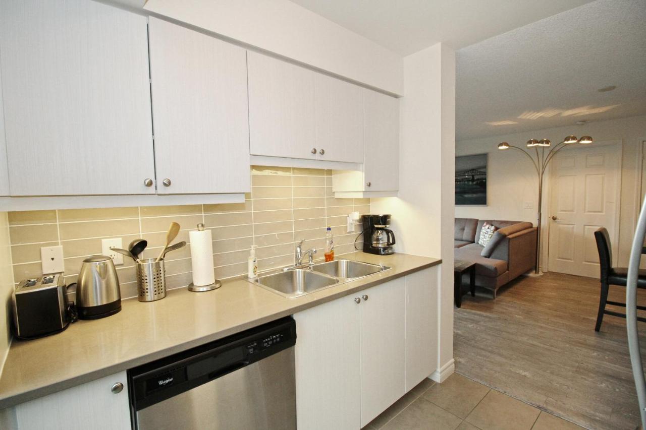 Luxury 3 Bedroom Dt Toronto, On, Canada Apartment