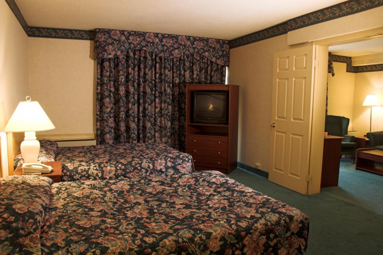 Hotel East *