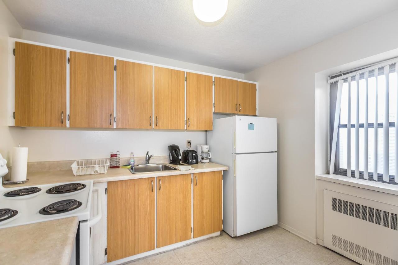 Apartment Toronto Furnished Living-Gerard Toronto